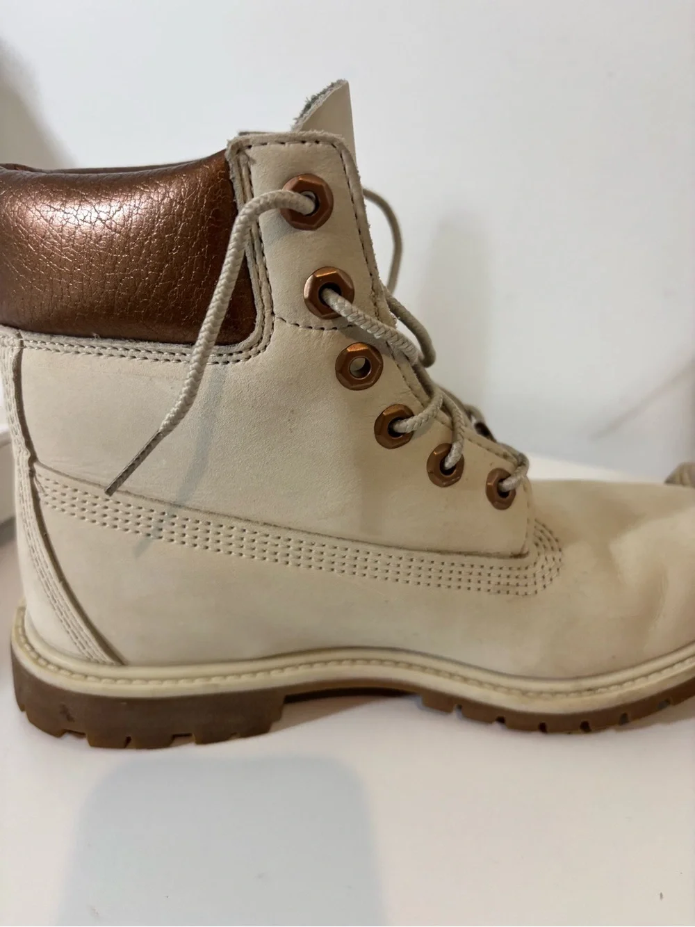 Timberland Women 7.5 Rose Gold Insulated Boots Lace Up Casual Fall Waterproof